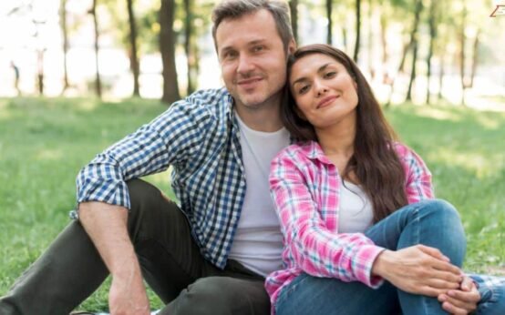Symbolic image of Eric Weinberger and his wife representing a private and low-profile relationship